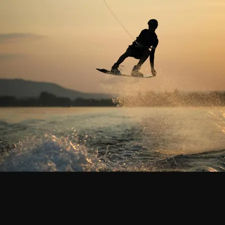 Maison De A L'ayguade Classee 3 Etoiles, Climatisee,3mn A Pied Et Restos ,5mn Aeroport, 10mn Gare * Hyères
