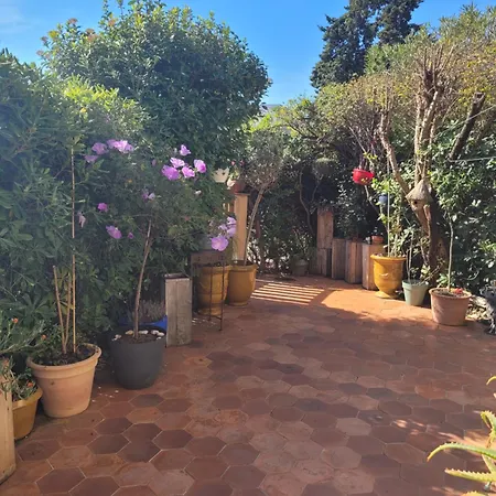 Сasa de vacaciones Maison De à L'ayguade Classée 3 étoiles, Climatisée,3mn à Pied Et Restos ,5mn Aéroport, 10mn Gare Hyères